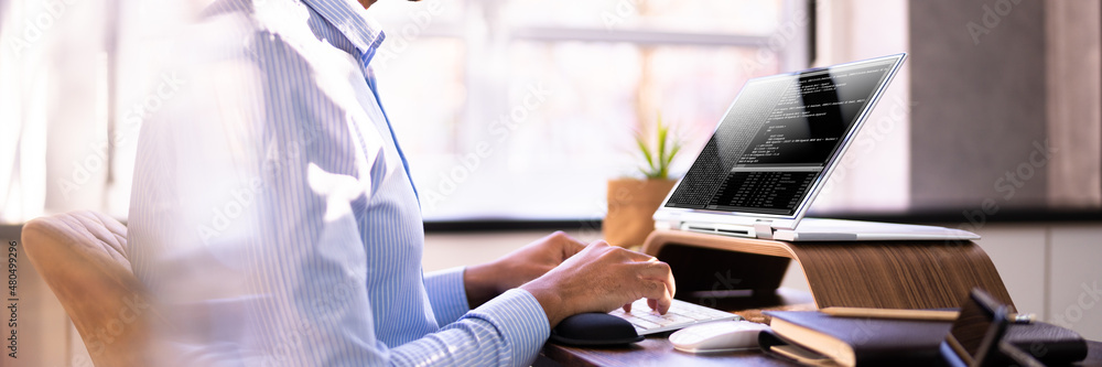 Aufkleber African American Coder Using Computer At Desk