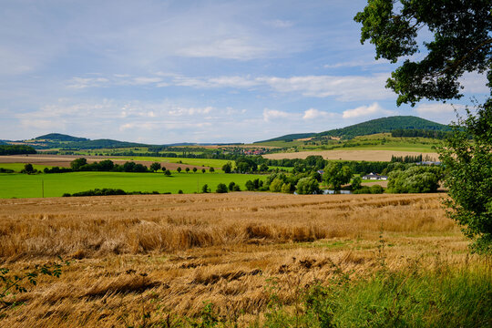Landschaft der Th&uuml;ringische Rh&ouml;n bei Helmershausen, Biosph&auml;renreservat Rh&ouml;n, Gemeinde Rh&ouml;nblick, Landkreis Schmalkalden-Meinigen, Th&uuml;ringen, Deutschland