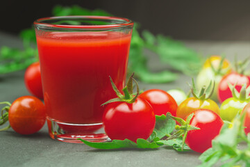 Tomato juice and tomato fruit for health.