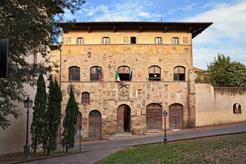Arezzo, Tuscany, Italy: the medieval Palazzo Pretorio with the ancient coats of arms on the facade....