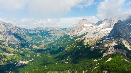 Naklejka premium Spring morning at mountains and clouds