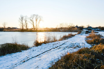 Fototapeta na wymiar frozen river in winter
