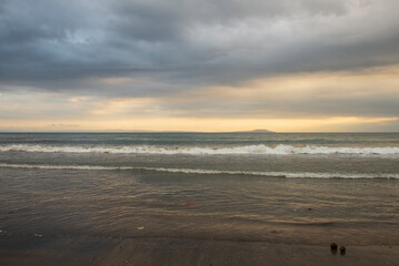 Fototapeta na wymiar Beautiful sunrise over the sea.