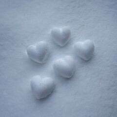 Obraz premium Schneeherzen im Winter