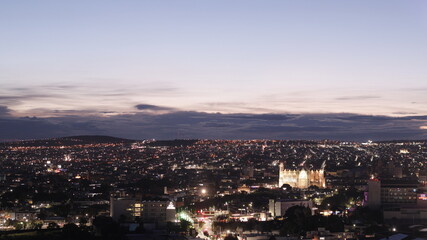 Fototapeta na wymiar view of the city of leon 