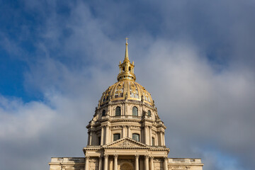 Fototapeta na wymiar Decoractive dome of Army Museum in Paris