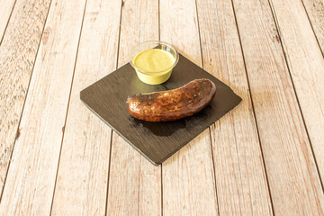 a typical black pudding from the Spanish province of León, whose only ingredients are pig's blood and onion, although there are variants that usually have other ingredients