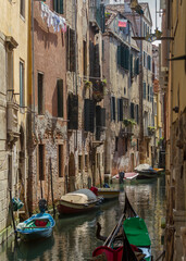 Fototapeta na wymiar Typischer Seitenkanal, Venedig