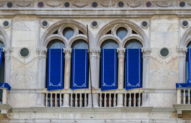 Architektonisches Detail - Fassade einen historischen Palastes, Venedig
