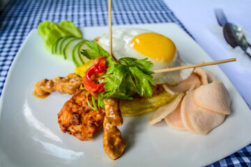 chicken satay with eggs and rice