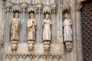 Obraz premium Saints on St Mary Church Facade, Morella