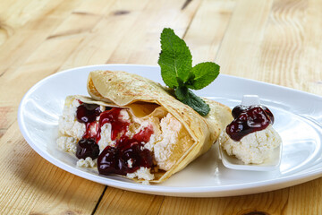 Pancake with cottage cheese and jam