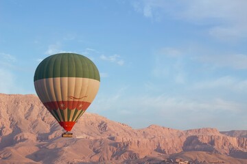 Obraz premium hot air balloon in the sky