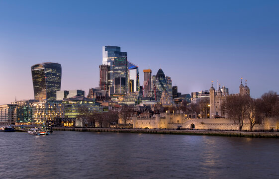 UK, England, London, city Tower dusk