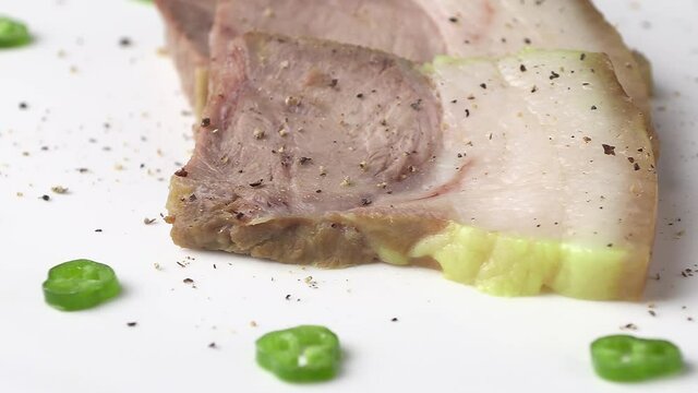 A dish made by boiling pork in water. Pork dishes that are popular with Koreans.
