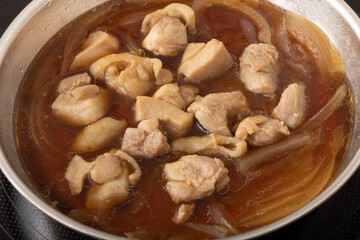 親子丼　調理中