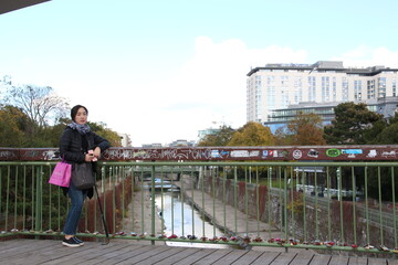 Fototapeta na wymiar woman walking on the bridge
