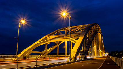 beating Waalbrug in the blue hour