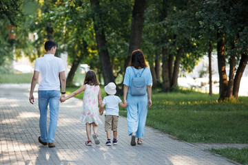 Obraz premium Father, mother with daughter and son.