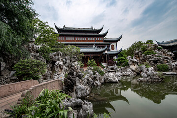 Fototapeta premium chinese temple in the garden