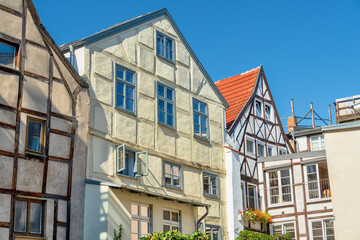 Fototapeta na wymiar Historische Fachwerkhäuser in der Diebstraße in der Hansestadt Wismar, Mecklenburg-Vorpommern