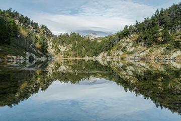 Fototapeta na wymiar Mountain peak reflection in the lake