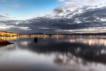 Obraz premium sunset over the lake
