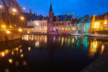 Fototapeta premium Canals in the evening light in the historic city centre of Bruges in Belgium