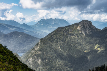 Naklejka premium Blick vom vorderen Rauschberg (bei Ruhpolding) Richtung Chiemgauer Alpen
