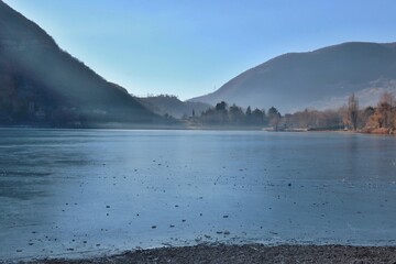 Lago di Endine ghiacciato