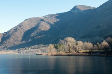 Lago di Endine ghiacciato