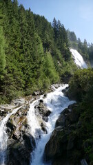 Fototapeta na wymiar Fluss mit Wasserfall