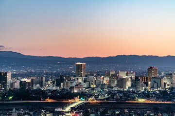 夜明けの近い高崎市の街並み