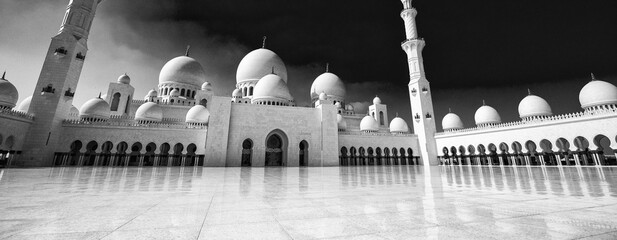 Sheikh Zayed Mosque in Abu Dhabi on a clear sunny day, UAE