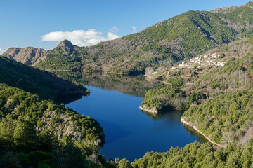 Obraz na płótnie Canvas Corse, le barrage de Tolla