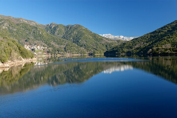 Fototapeta na wymiar Corse, le barrage de Tolla