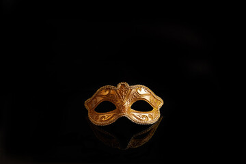 Luxury venetian mask on dark glitter background. Carnival masquerade fantasy mask - obrazy, fototapety, plakaty