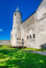 Obraz premium Ruins of Haapsalu Episcopal Castle and cannons in front, Estonia in summer season.