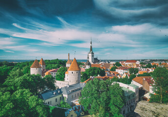 Obraz premium Panoramic aerial view of Tallinn from city hill, Estonia.