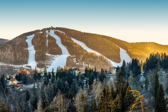 Panorama Semmering Hochstra&szlig;e mit Blick auf Skigebiet