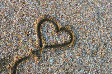 Fototapeta na wymiar Heart balloon shape drawn at the beach
