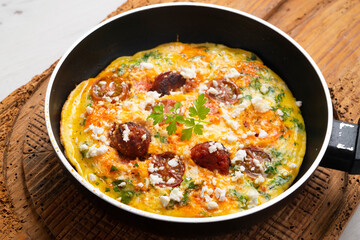 Frittata with egg, chorizo ​​and cherry tomatoes.