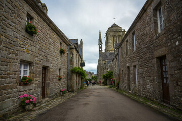 Fototapeta na wymiar View on the lovely medieval village of Locronan