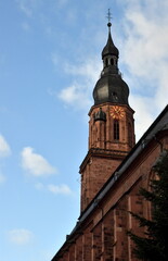 Fototapeta na wymiar Heiliggeistkirche auf dem Marktplatz von Heidelberg