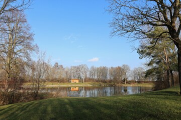 Badesee  oder Weiher im  Winter Galgenbachweiher