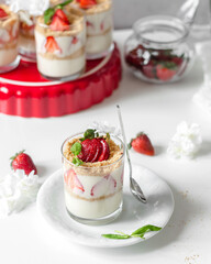 cake with strawberries puding magnolia