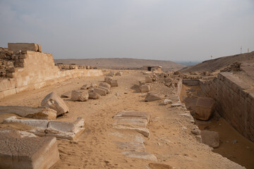 Obraz premium Tombs ruins at Saqqara necropolis, archeological site in the Saqqara, Egypt
