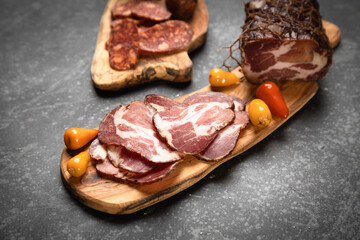 Charcutierie board with various cold cuts