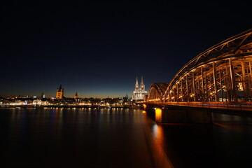 Fototapeta premium kölner dom bei nacht