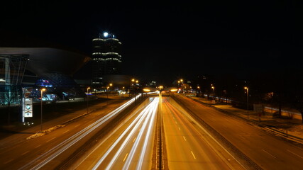 Autobahn bei Nacht